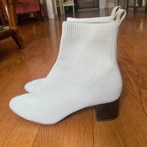Everlane The Glove Boot in Bone